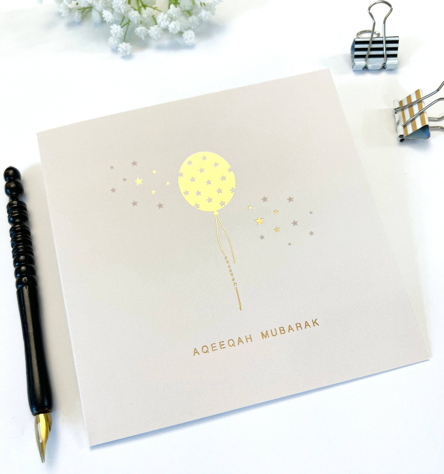 Aqeeqah Mubarak Goldfolienkarte in Taupe